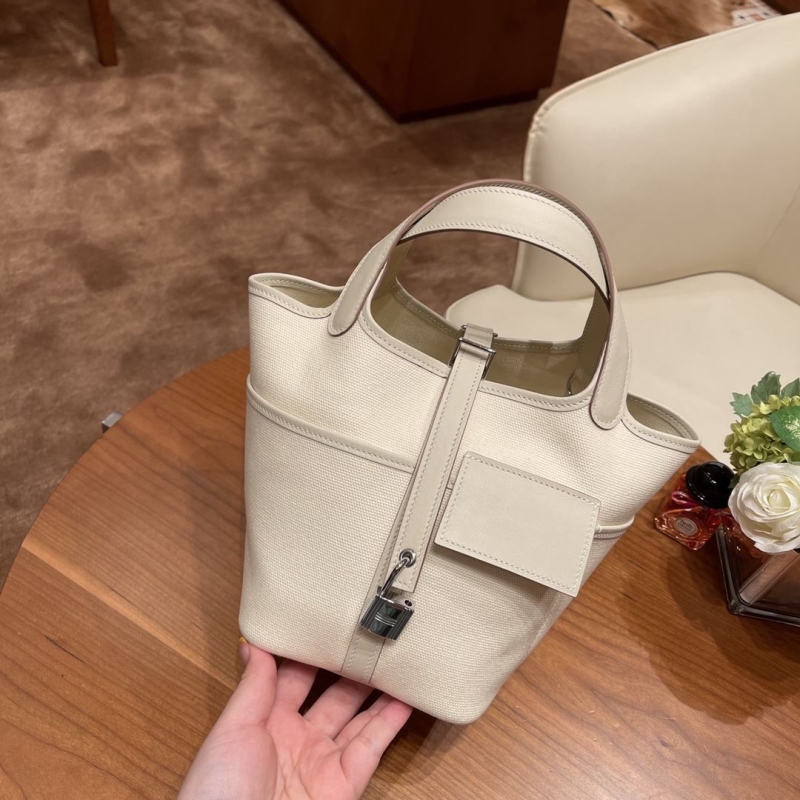 H**mes shopping bags